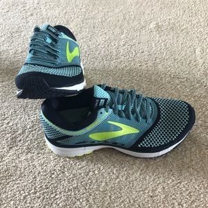 Brooks Revel NWT